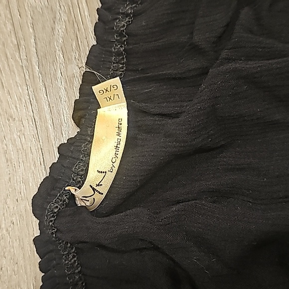 Cute halter top - Picture 3 of 4